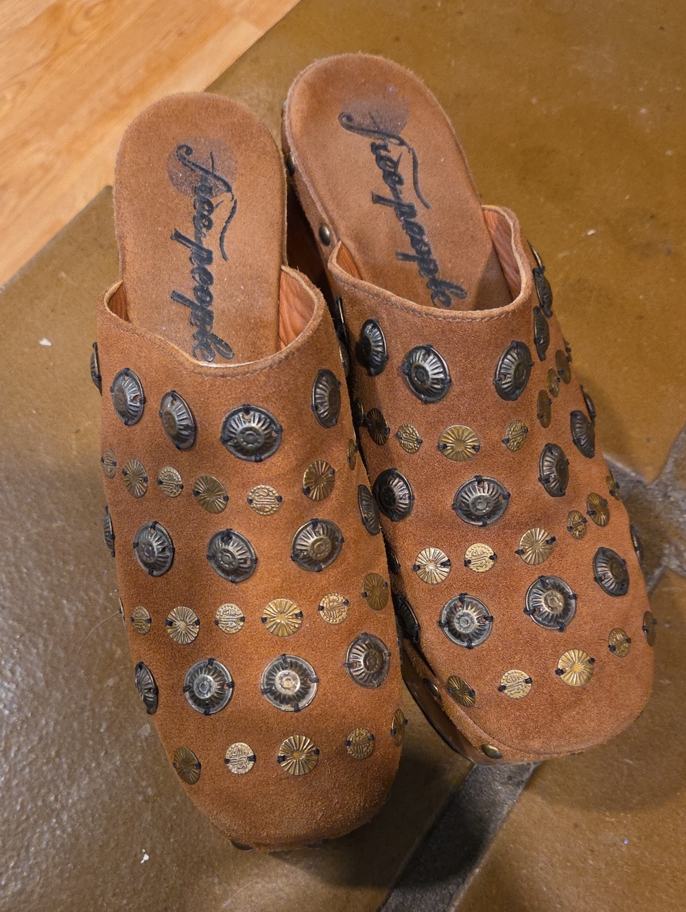 Claudia Clogs - Picture 2 of 12